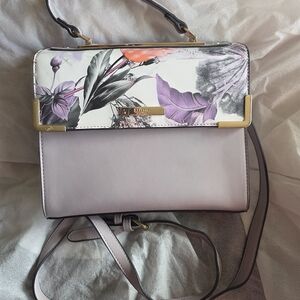 Chic Floral Crossbody Bag in Lavender